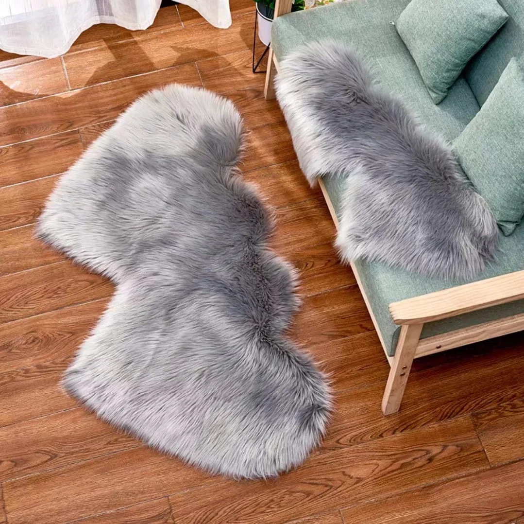 2b831de5-3e3b-408d-a539-27b1b4411992.webp Alfombra Peluda de Felpa en forma de Corazon Gris - Imagen 1