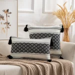 Fundas de Cojin con detalles bordados y pompones