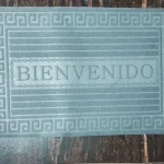 Alfombras para la Entrada Engomadas Modelo Bienvenido Color Gris