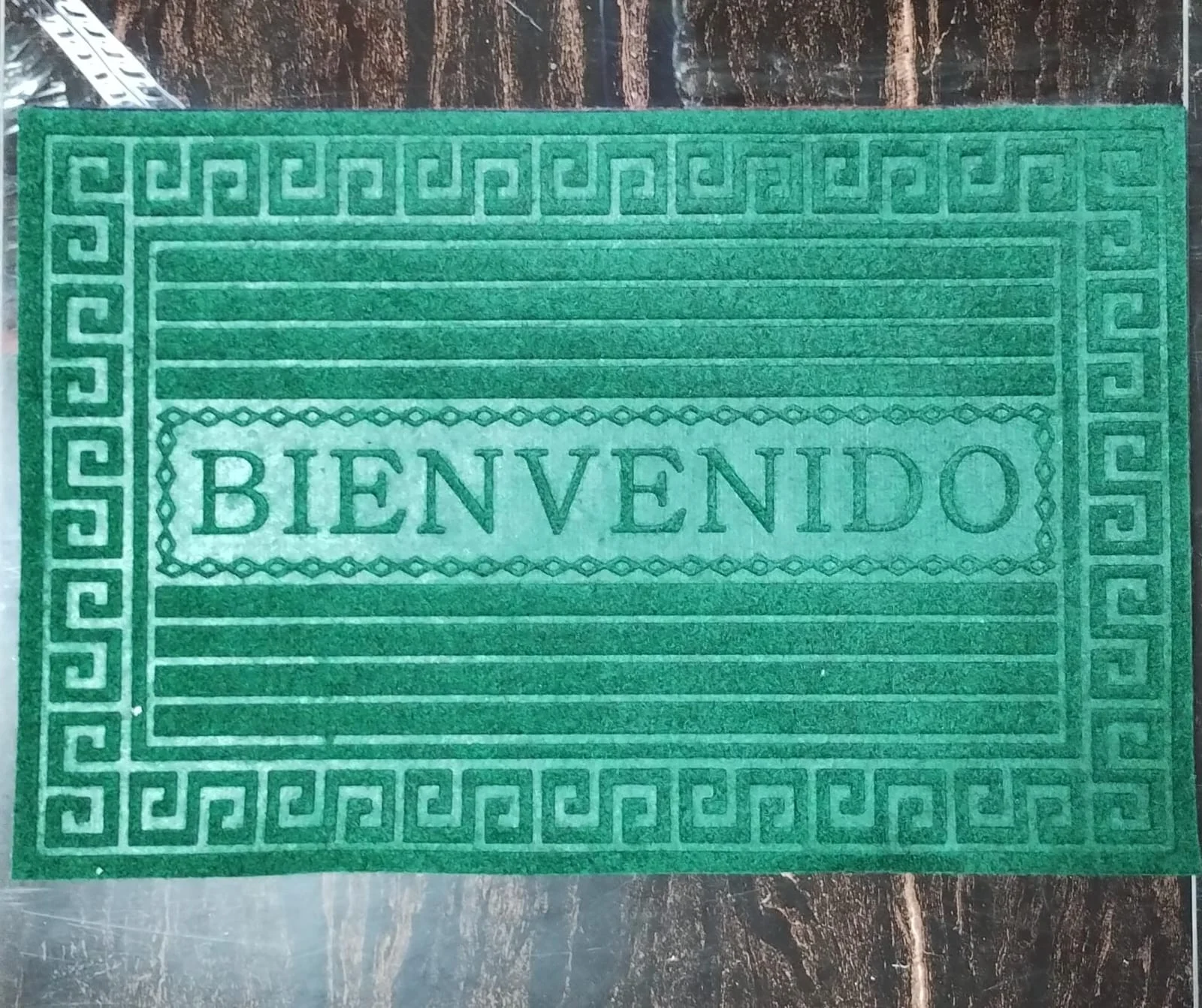 WhatsApp-Image-2024-10-26-at-15.37.04-1.webp Alfombras para la Entrada Engomadas Modelo Bienvenido Color Verde Navidad - Imagen 1