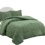 Plumon de invierno texturizado diseno trebol con chiporro King color verde