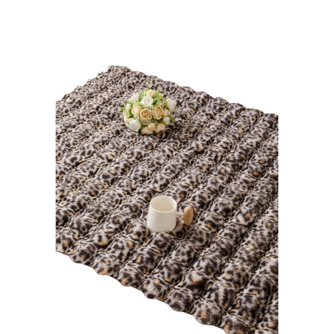 WhatsApp-Image-2025-08-23-at-10.28.11-1-Photoroom.webp ALFOMBRA IMITACION PIEL DE CONEJO 120X180CM - Imagen 1