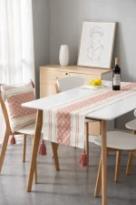Caminos de mesa Con Borlas. Bordado en Croche Diseno a eleccion - Imagen 2
