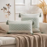Fundas de Cojin con detalles bordados y pompones verde