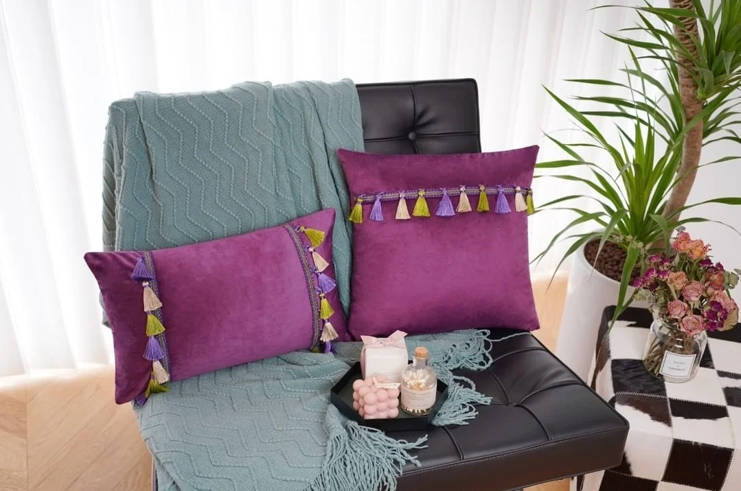 50560cca-ca4f-42dc-b9c7-3572298191c4 Fundas de Cojin Velvet con Borlas morado - Angeles del Hogar Chile