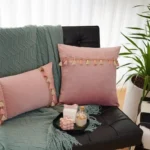 Fundas de Cojin Velvet con Borlas palo de rosa - Angeles del Hogar Chile