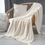 Mantas Para sofa con pompones Blanca - Angeles del Hogar Chile